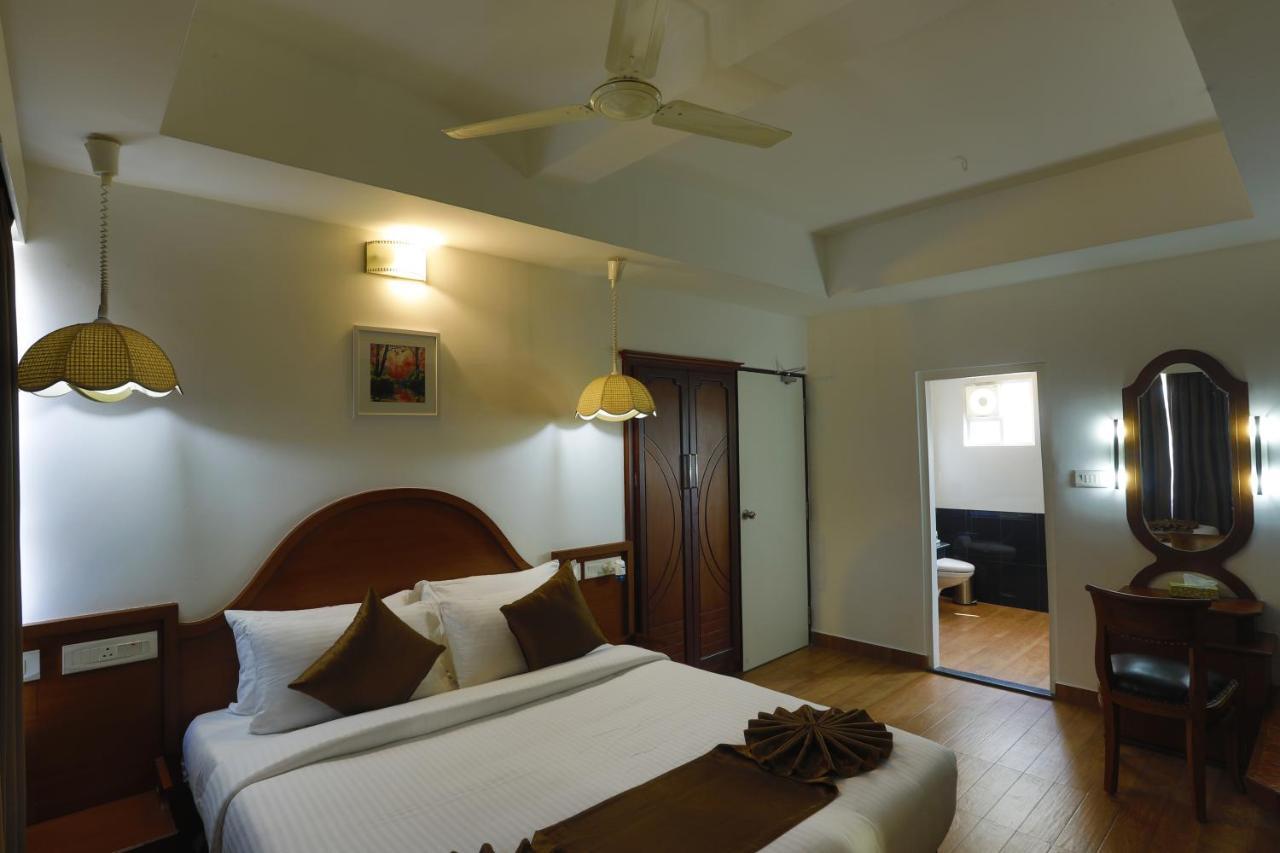 Hotel Panchavady Tiruvalla Exterior photo