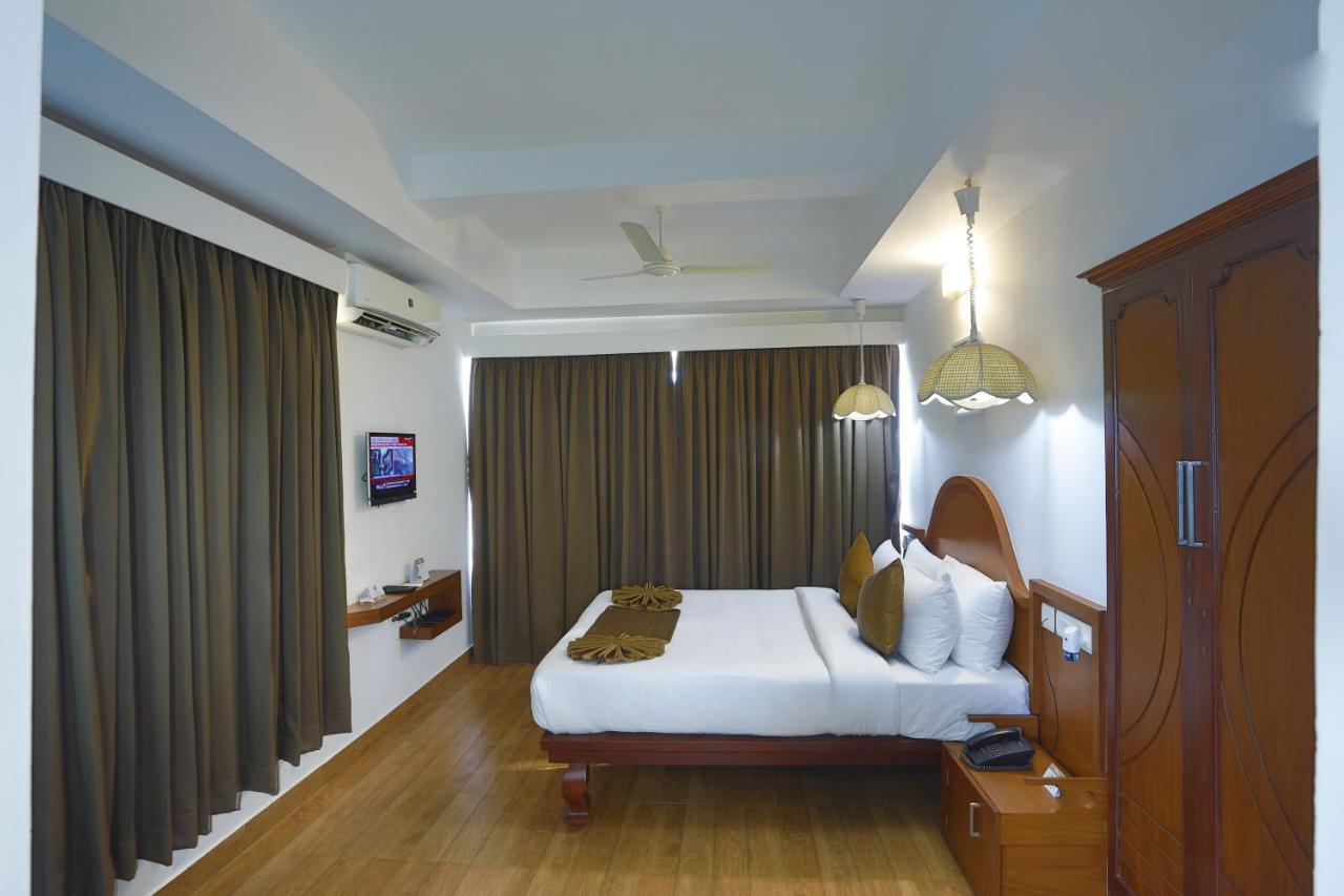 Hotel Panchavady Tiruvalla Exterior photo